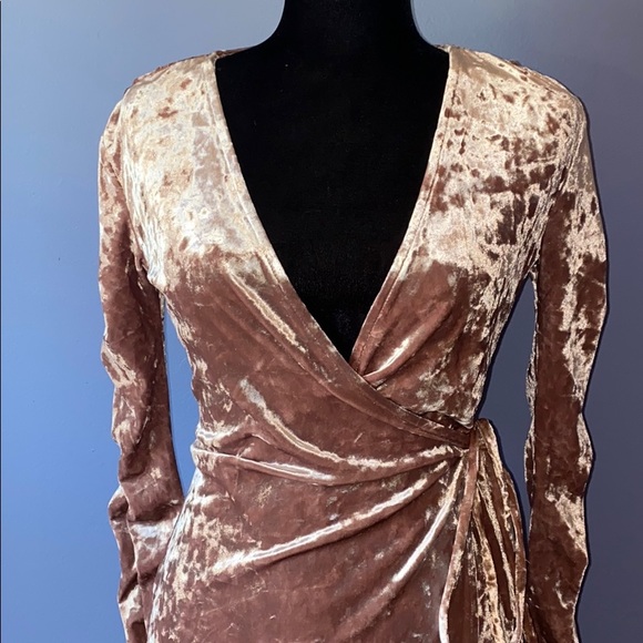 Leith Ruched Velour Wrap Dress - Picture 5 of 9